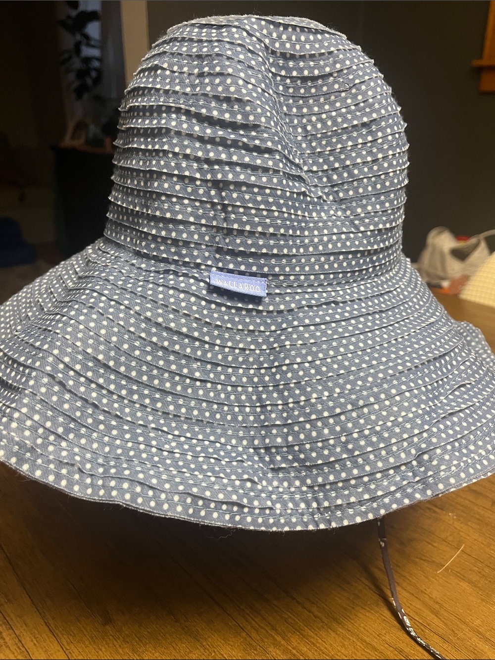 Wallaroo scrunchie hat